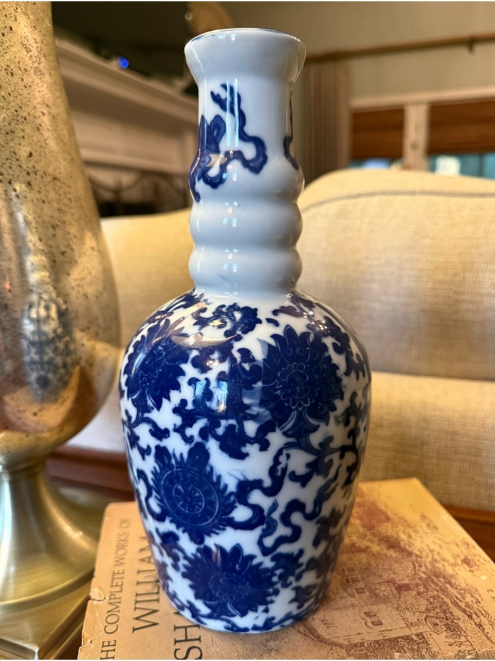 💙Vintage Blue & White Chinoiserie Style Porcelain Vase